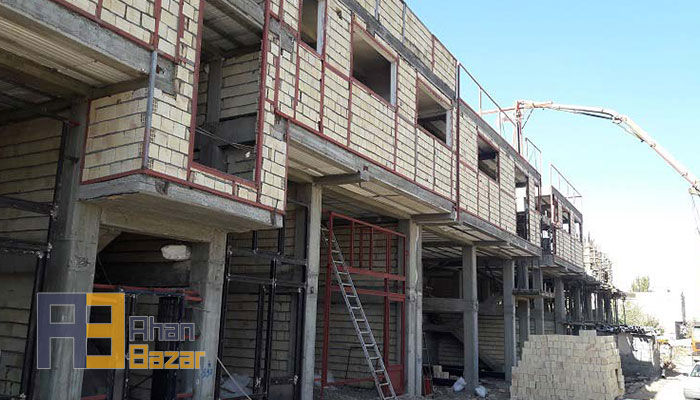 وال پست یا نگهدارنده دیوار، یک عضو غیر سازهای