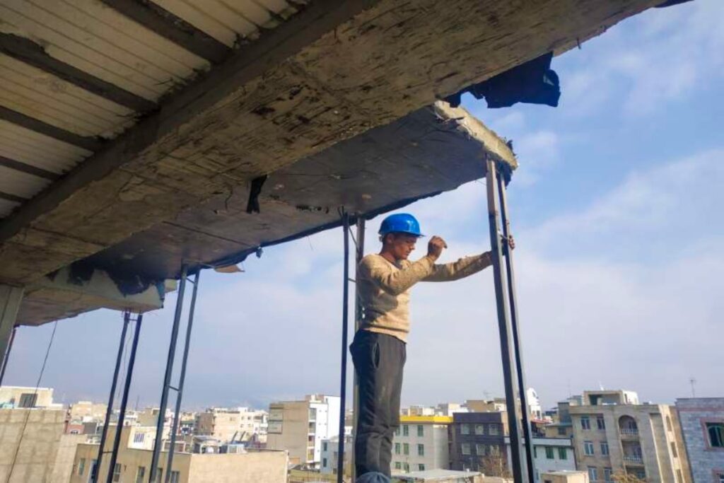 تاثیر اجرای صحیح وال پست در طراحی ساختمان و محافظت از آن‌ها در برابر حوادث طبیعی